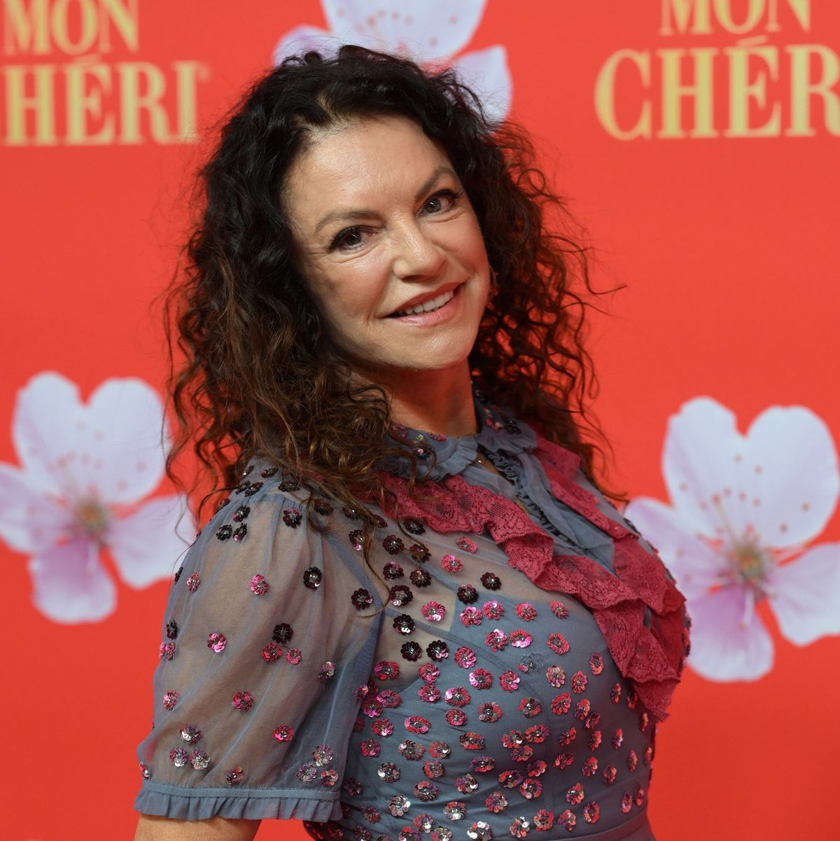 Schauspielerin Christine Neubauer wagt sich ebenfalls aufs Tanzparkett. (Archivbild) - Foto: Felix Hörhager/dpa