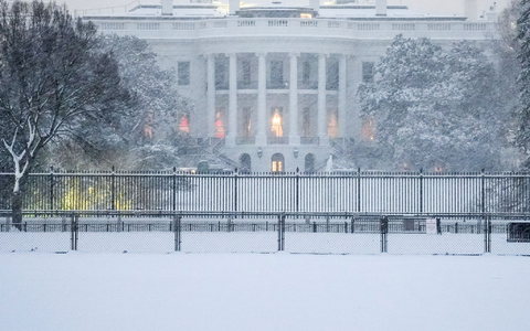 Auch in der US-Hauptstadt Washington und der Region fielen bis zu 20 Zentimeter Schnee. - Foto: Matt Rourke/AP/dpa