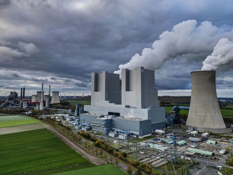 Das Recht, das Treibhausgas Kohlendioxid in die Umwelt auszustoßen, kostet in Deutschland und Europa Geld. Im vorigen Jahr kam eine Rekordsumme zusammen. (Symbolbild) - Foto: Oliver Berg/dpa