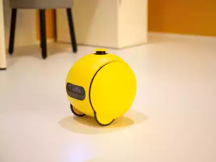 Einen Preis für den kleinen Roboter nennt Samsung weiterhin nicht. - Foto: Andrej Sokolow/dpa