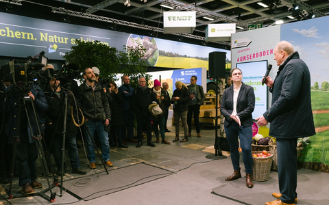 Reminder: Moderne Landwirtschaft auf dem ErlebnisBauernhof der Grünen Woche 2025 - Foto: presseportal.de