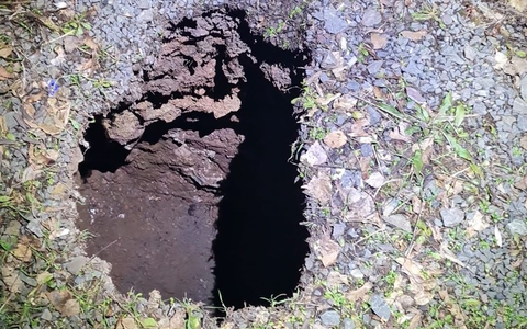 LPI-NDH: Erdloch im Stadtgebiet - Foto: presseportal.de