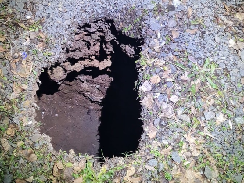 LPI-NDH: Erdloch im Stadtgebiet - Foto: presseportal.de