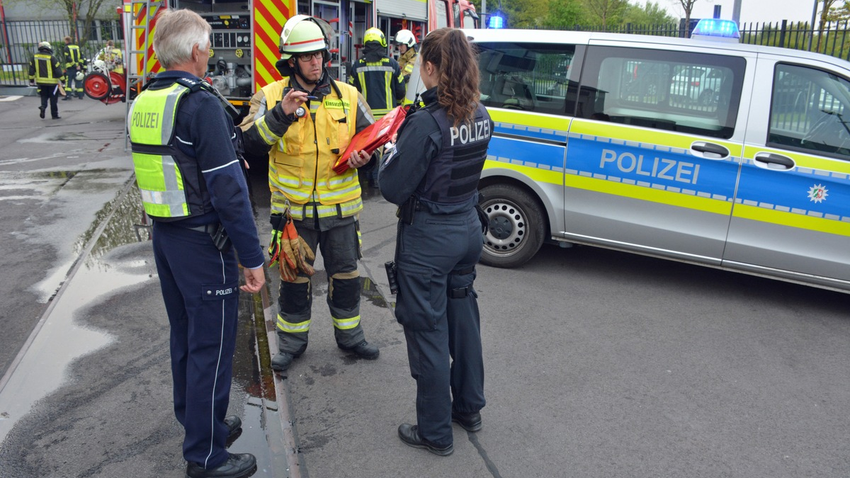 POL-ME: Weihnachtsbaum gerät in Brand - Mehrfamilienhaus unbewohnbar - Velbert - 2501018 - Foto: presseportal.de