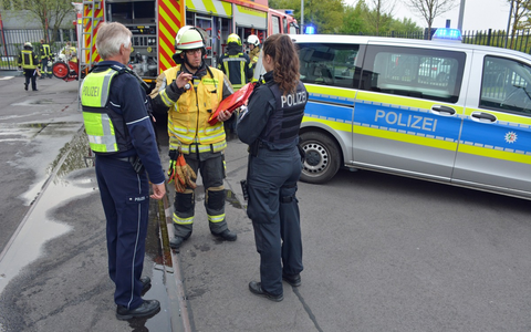 POL-ME: Weihnachtsbaum gerät in Brand - Mehrfamilienhaus unbewohnbar - Velbert - 2501018 - Foto: presseportal.de