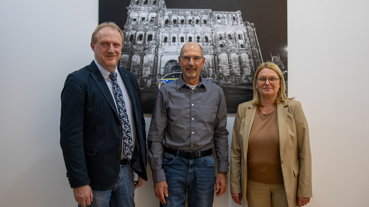 POL-PPTR: Polizeihauptkommissar Schmitt in den Ruhestand verabschiedet - Foto: presseportal.de