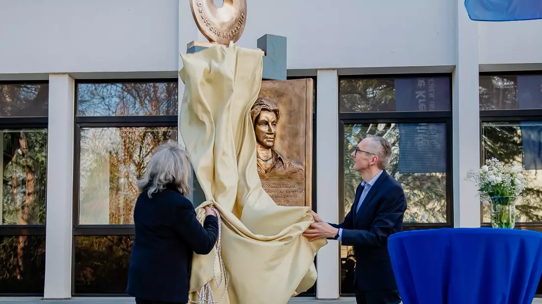 Mildred Scheel-Stele: Denkmal für die Gründerin der Deutschen Krebshilfe - Bild: presseportal.de