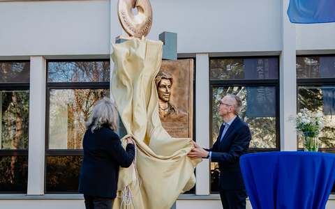 Mildred Scheel-Stele: Denkmal für die Gründerin der Deutschen Krebshilfe - Foto: presseportal.de
