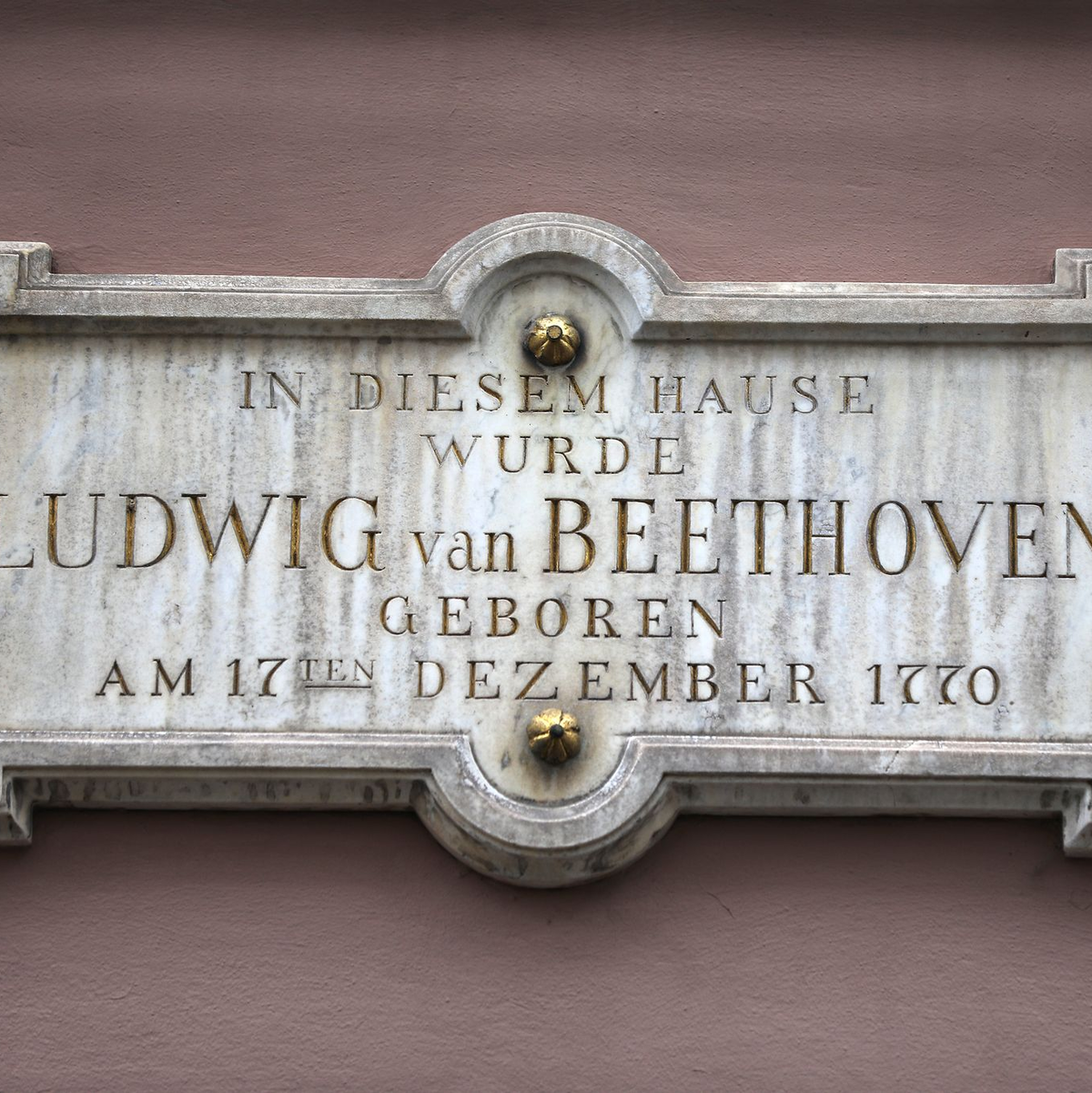 Das Beethoven-Haus in Bonn hat ein bedeutendes Original-Manuskript des Komponisten Ludwig van Beethoven (1770 - 1827) mit Hilfe mehrerer Geldgeber gekauft.  - Foto: Oliver Berg/dpa