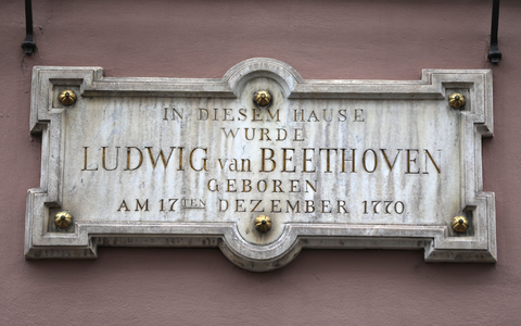 Das Beethoven-Haus in Bonn hat ein bedeutendes Original-Manuskript des Komponisten Ludwig van Beethoven (1770 - 1827) mit Hilfe mehrerer Geldgeber gekauft. - Foto: Oliver Berg/dpa Das Beethoven-Haus in Bonn hat ein bedeutendes Original-Manuskript des Komponisten Ludwig van Beethoven (1770 - 1827) mit Hilfe mehrerer Geldgeber gekauft. - Foto: Oliver Berg/dpa