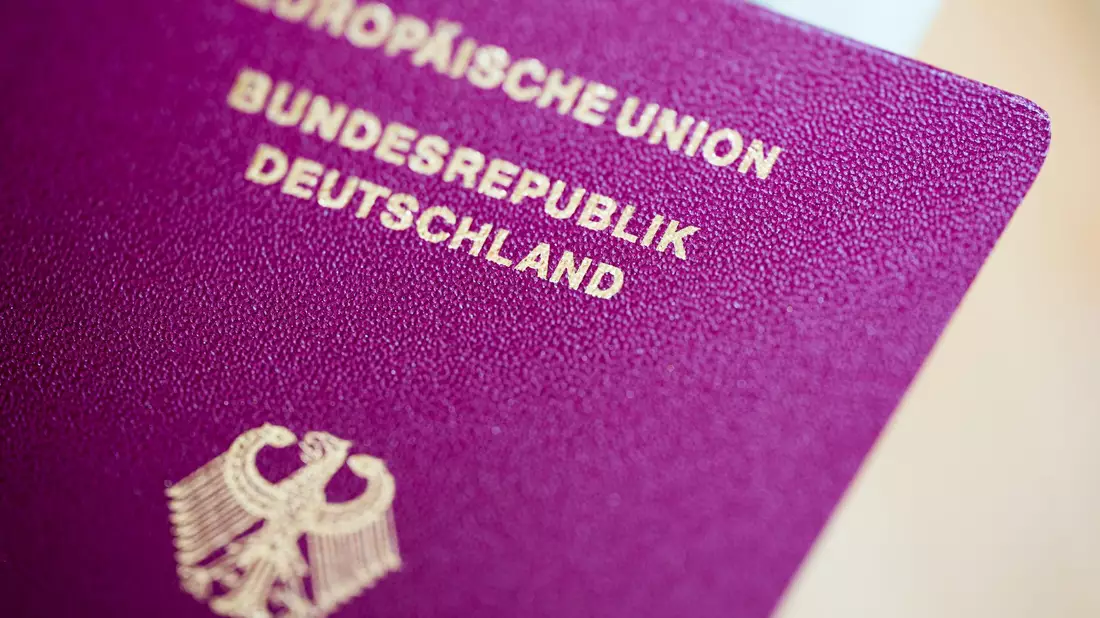 Im vergangenen Jahr trat das neue Staatsangehörigkeitsgesetz der Ampel-Koalition in Kraft. (Symbolbild) - Bild: Rolf Vennenbernd/dpa