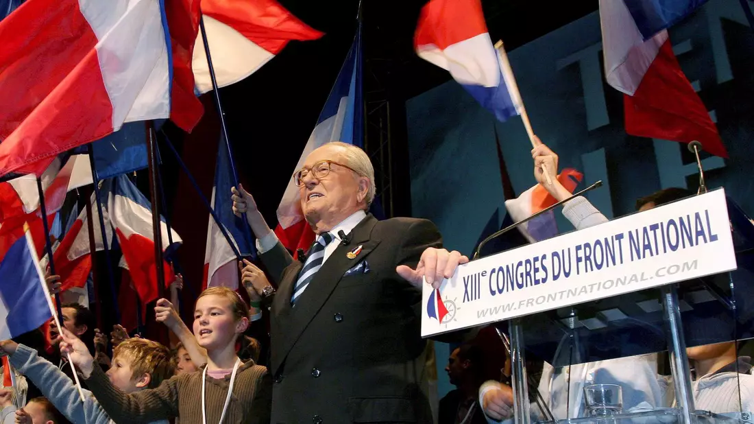 Le Pen machte die Partei Front National zur politisch bedeutsamen Kraft. (Archivbild) - Bild: epa Caroline Blumberg/EPA/dpa