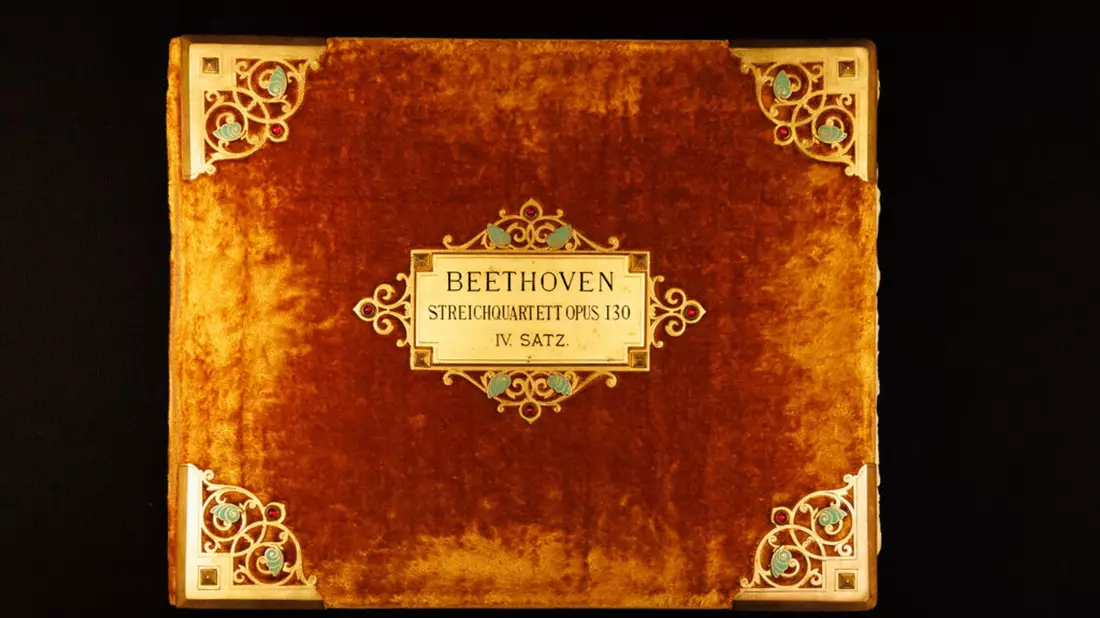 Das Beethoven-Haus in Bonn hat mit Hilfe mehrerer Unterstützer ein 200 Jahre altes Notenmanuskript des Komponisten Ludwig van Beethoven gekauft. - Bild: Lydia Ramos/Beethoven-Haus Bonn/dpa