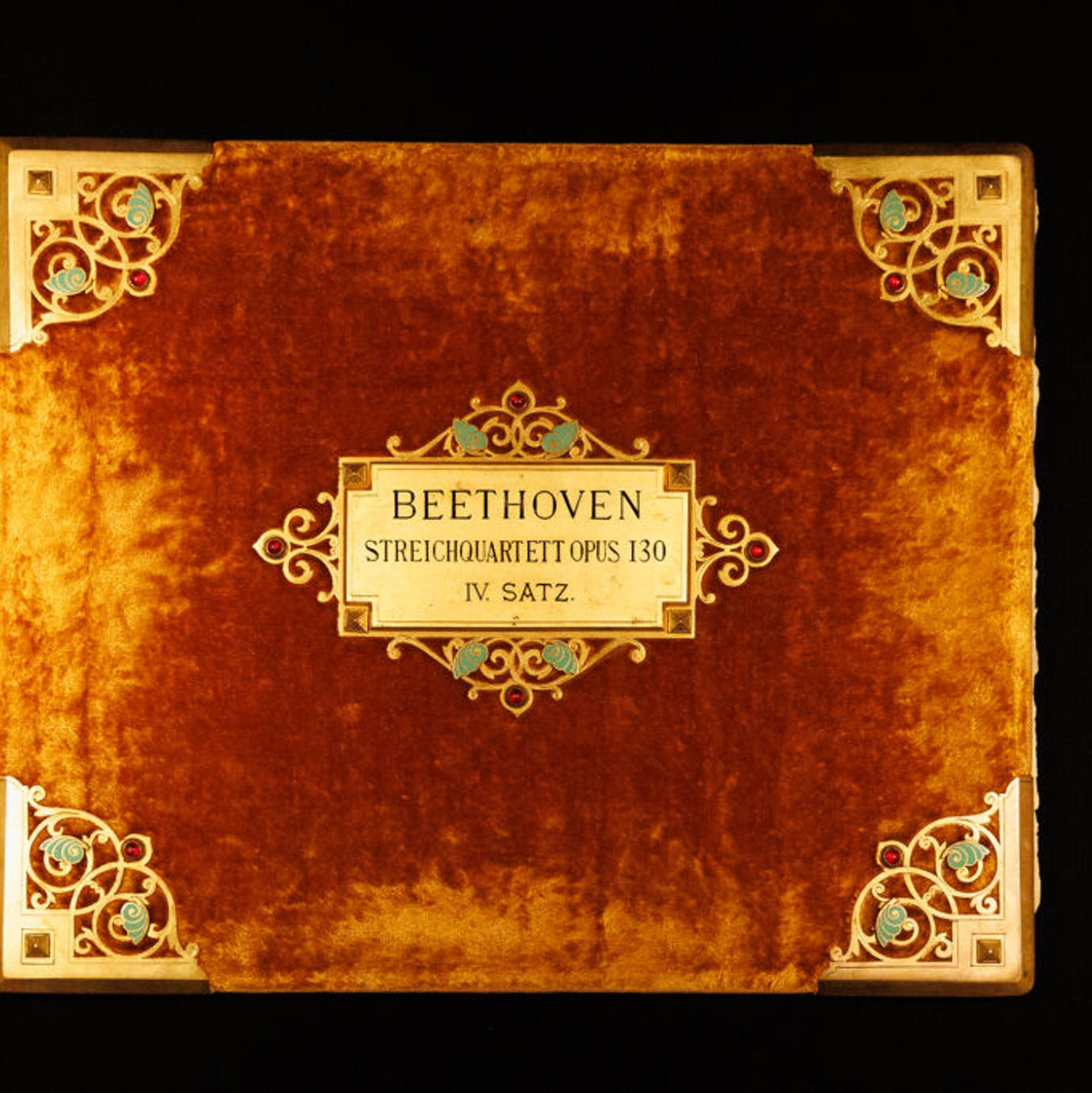 Das Beethoven-Haus in Bonn hat mit Hilfe mehrerer Unterstützer ein 200 Jahre altes Notenmanuskript des Komponisten Ludwig van Beethoven gekauft. - Foto: Lydia Ramos/Beethoven-Haus Bonn/dpa