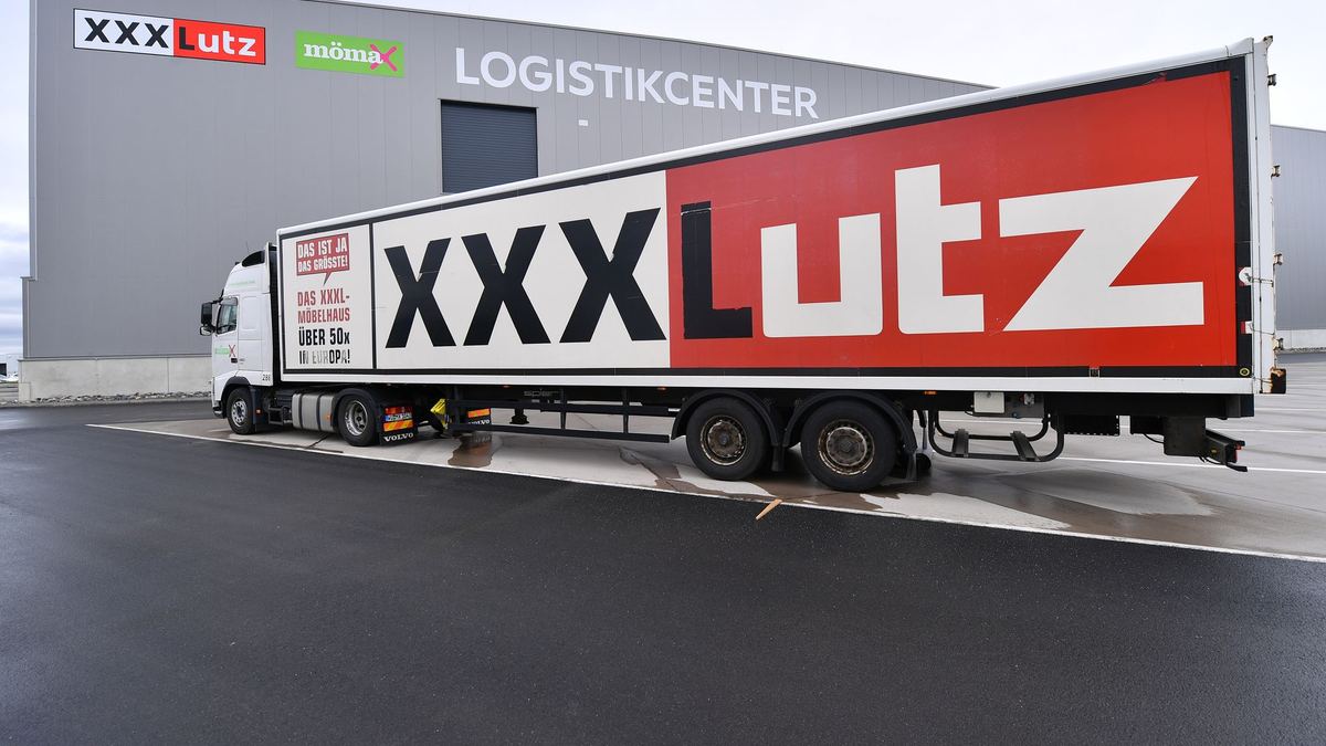 XXXLutz zählt zu den weltweit größten Möbelhändlern. - Foto: Martin Schutt/dpa-Zentralbild/dpa