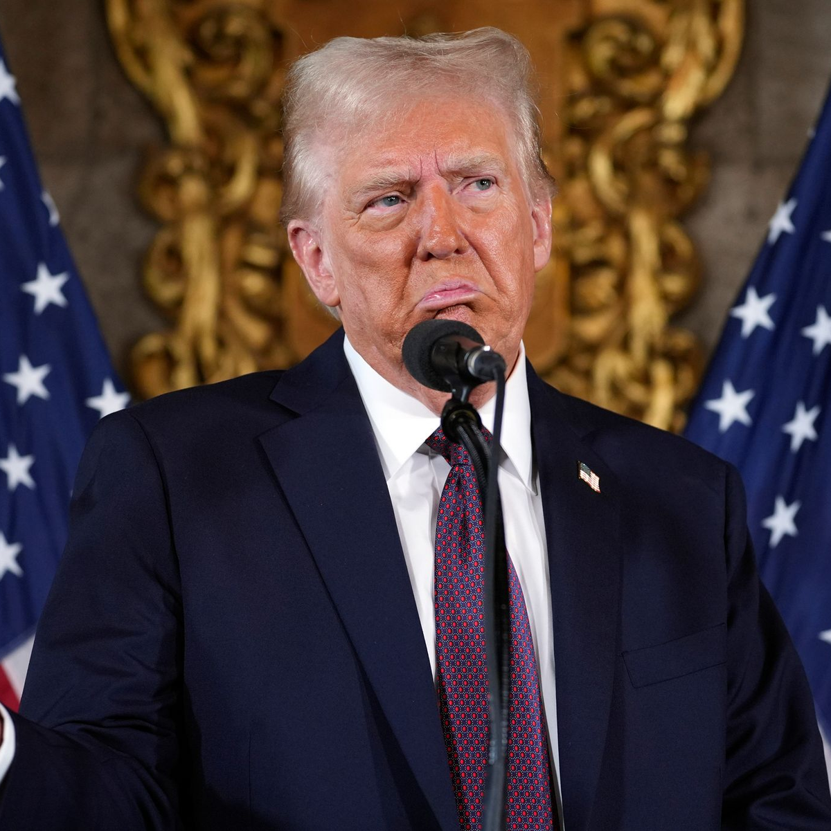 Trump keilt erneut mit Kritik an der Brandbekämpfung in Los Angeles dazwischen. (Archivbilder) - Foto: Evan Vucci/AP/dpa