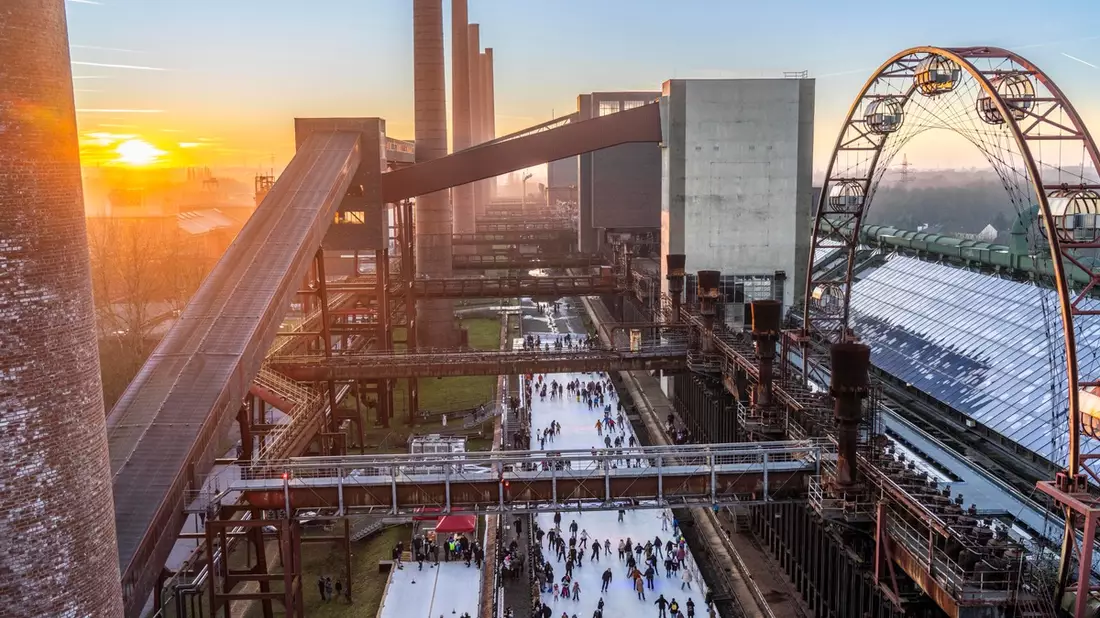 Voller Erfolg: Zollverein-Eisbahn begeisterte rund 35.000 Gäste / Steigerung von über 40 Prozent im Vergleich zur Vorsaison - Bild: presseportal.de