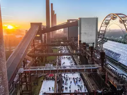 Voller Erfolg: Zollverein-Eisbahn begeisterte rund 35.000 Gäste / Steigerung von über 40 Prozent im Vergleich zur Vorsaison - Foto: presseportal.de