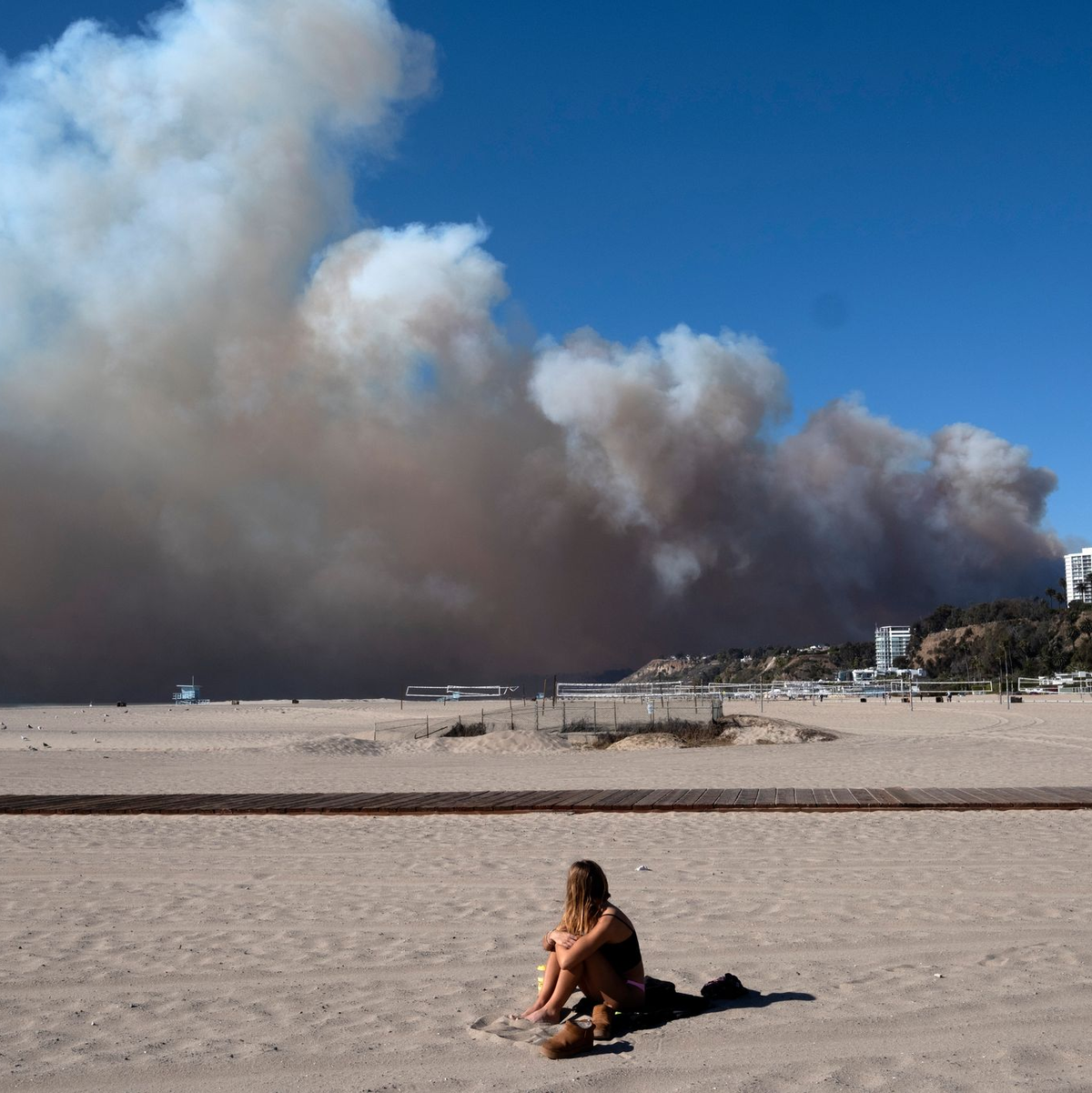 Heftige Winde verstärken die Feuergefahr in Südkalifornien.  - Foto: Richard Vogel/AP/dpa