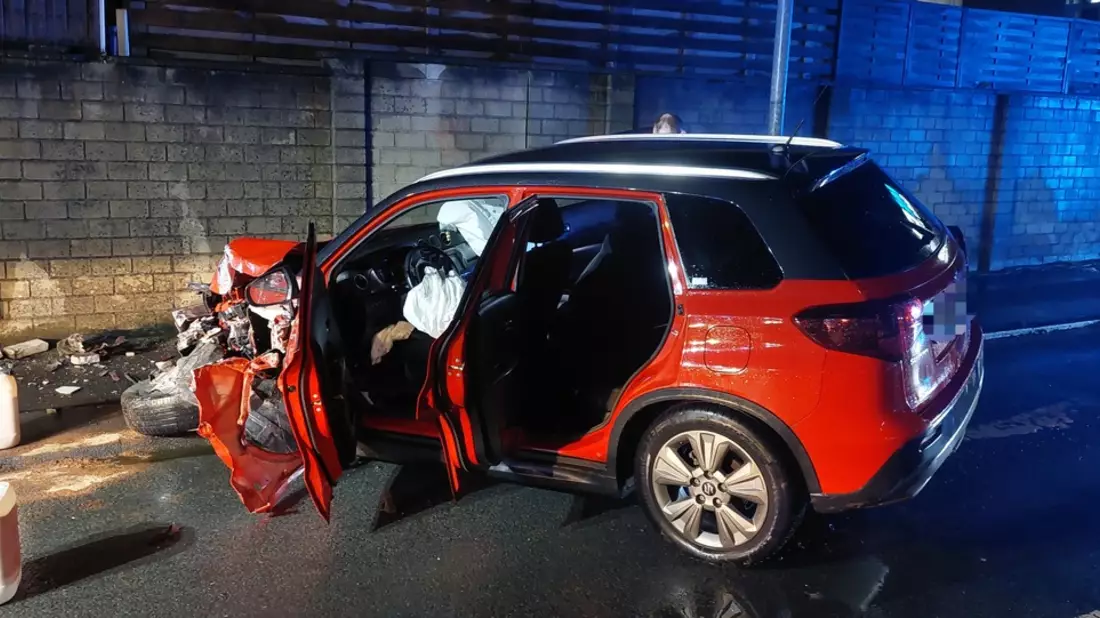 FW-EN: Verkehrsunfall auf der B483 in Schwelm - Bild: presseportal.de