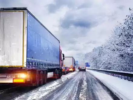 API-TH: Winterglätte am Morgen sorgt für mehrere Verkehrsunfälle - Foto: presseportal.de