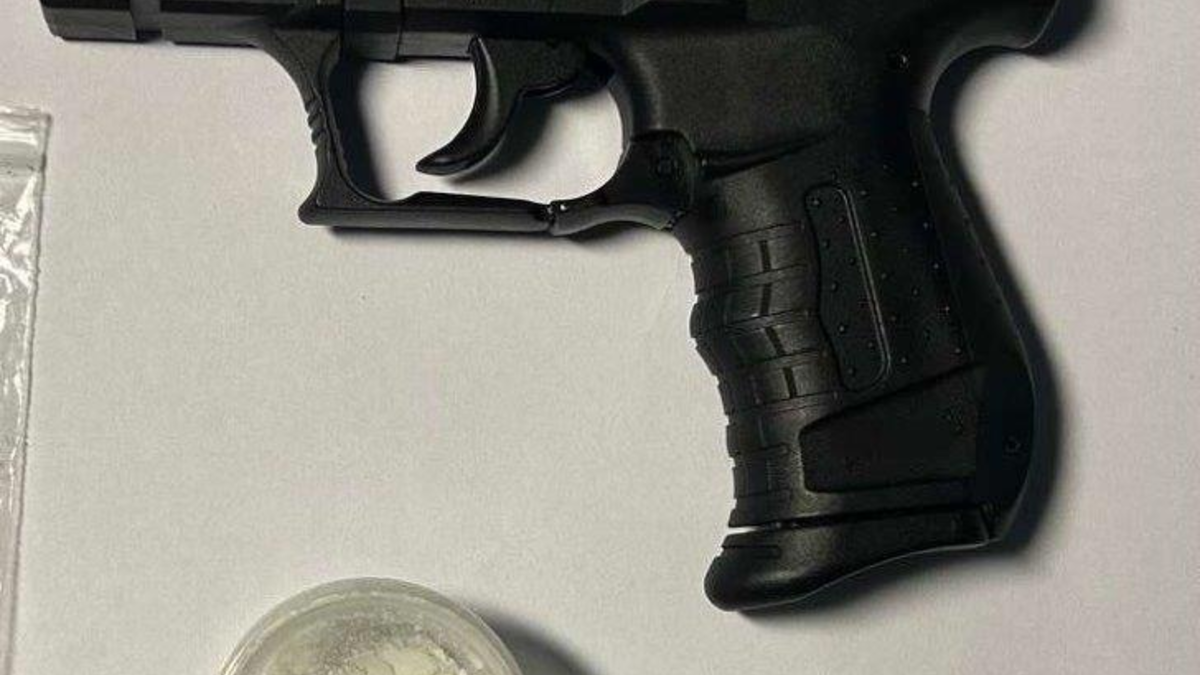 BPOL NRW: Drogen trotz kleinem Waffenschein - Bundespolizei stellt Pistole sicher - Foto: presseportal.de