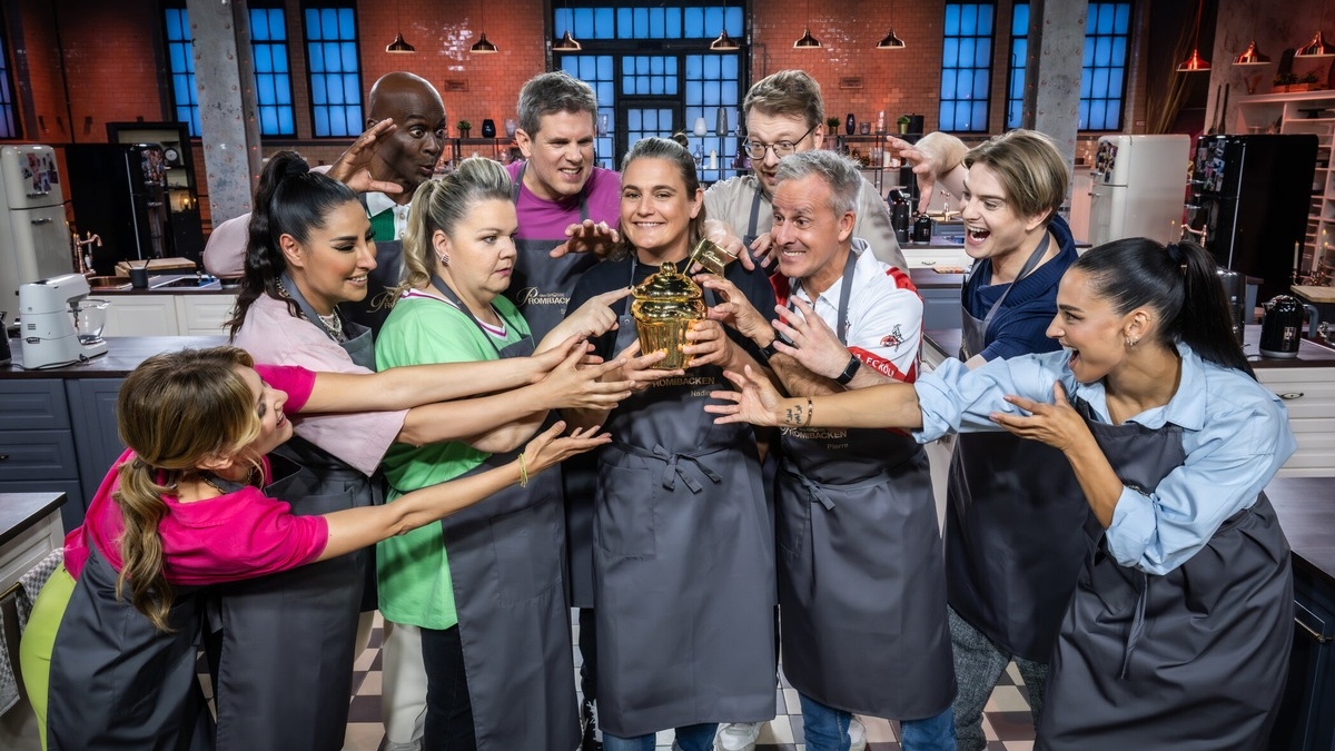 Ella Endlich Senna Gammour Manuela Wisbeck Steffen Groth Nadine Angerer Bruce Darnell Maxi Gstettenbauer Pierre Littbarski Vincent Gross Amira Aly Das große Promibacken - Foto: Joyn/Claudius Pflug, presseportal.de