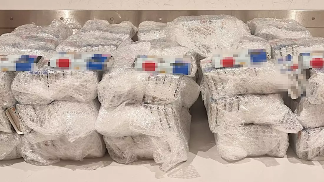 HZA-IZ: Zoll verhindert Schmuggel von 90 Kilogramm Dubai Schokolade am Flughafen Hamburg / Dubai Schokolade im Wert von 2.100 Euro durch Zoll in Verwahrung genommen - Bild: presseportal.de