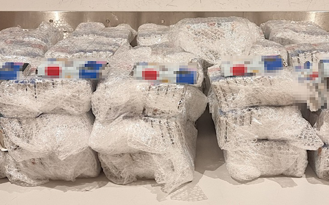 HZA-IZ: Zoll verhindert Schmuggel von 90 Kilogramm Dubai Schokolade am Flughafen Hamburg / Dubai Schokolade im Wert von 2.100 Euro durch Zoll in Verwahrung genommen - Foto: presseportal.de