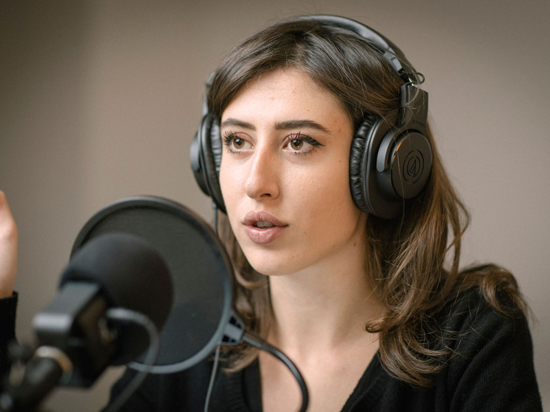 Die zeitweise im Iran inhaftierte italienische Journalistin Cecilia Sala ist wieder frei. - Foto: Uncredited/Chora Media/AP/dpa