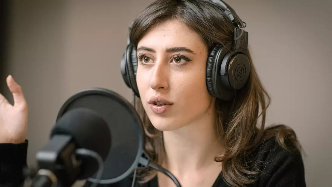 Die zeitweise im Iran inhaftierte italienische Journalistin Cecilia Sala ist wieder frei. - Bild: Uncredited/Chora Media/AP/dpa