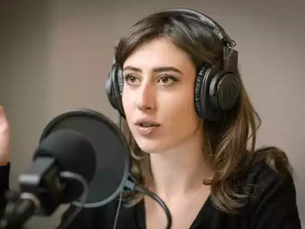 Die zeitweise im Iran inhaftierte italienische Journalistin Cecilia Sala ist wieder frei. - Foto: Uncredited/Chora Media/AP/dpa