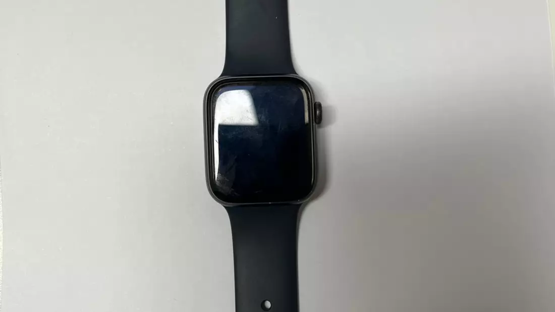 POL-HRO: Polizei sucht Besitzer einer Smart-Watch nach einer Raubstraftat in Güstrow - Wem gehört die abgebildete Uhr? - Bild: presseportal.de
