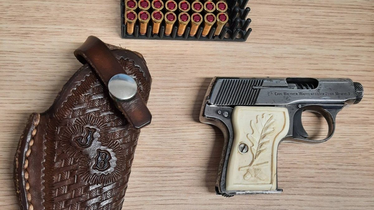 BPOLI LUD: Mit einer Pistole im Koffer in die Kontrollstelle - Foto: presseportal.de