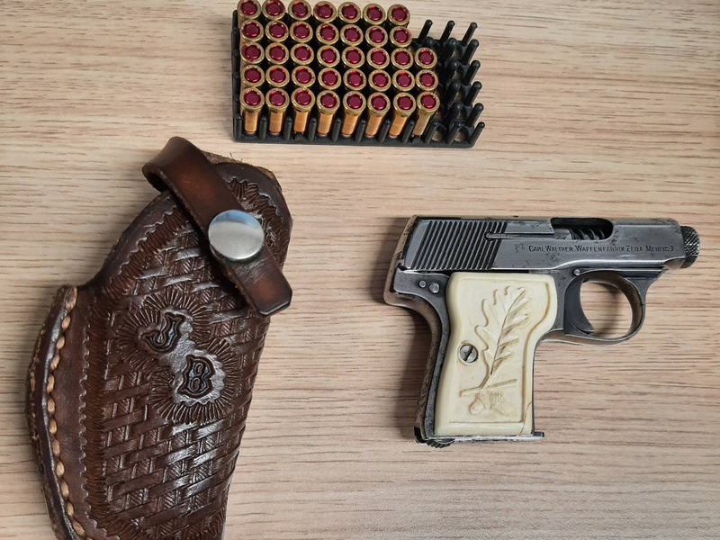 BPOLI LUD: Mit einer Pistole im Koffer in die Kontrollstelle - Foto: presseportal.de