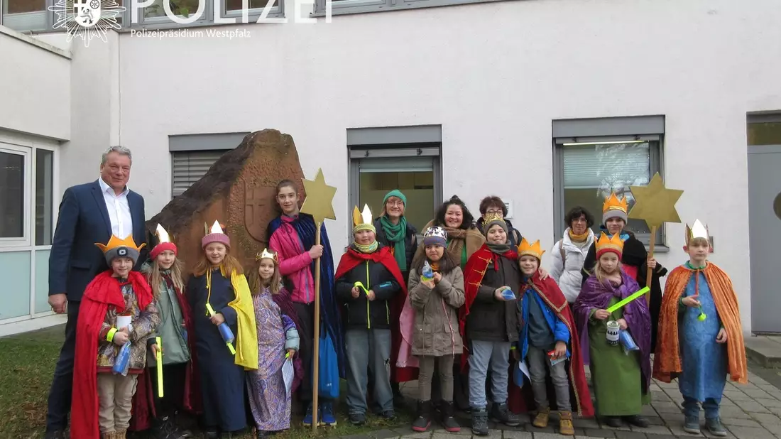 POL-PPWP: Sternsinger besuchen Polizeipräsidium Westpfalz - Bild: presseportal.de