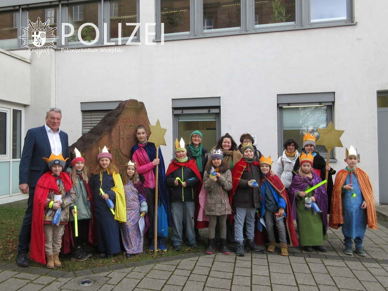 POL-PPWP: Sternsinger besuchen Polizeipräsidium Westpfalz - Foto: presseportal.de