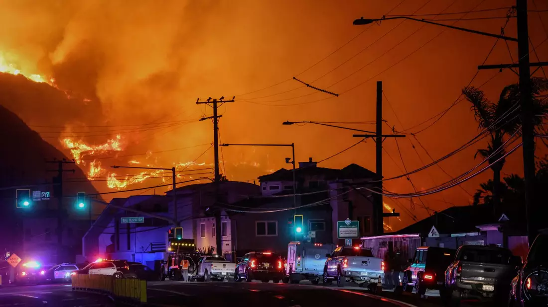 Mindestens drei Brände sind nahe der kalifornischen Metropole Los Angeles ausgebrochen. (Foto aktuell) - Bild: Amy Katz/ZUMA Press Wire/dpa