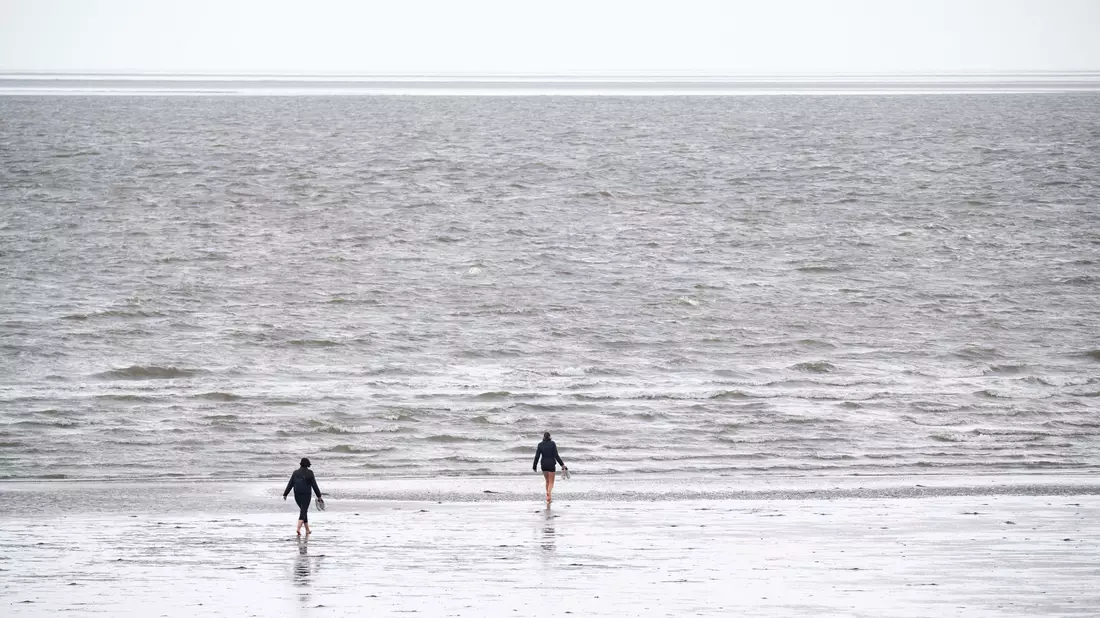 Das Bundesamt für Seeschifffahrt und Hydrographie hat für Nord- und Ostsee überdurchschnittlich hohe Temperaturen des Oberflächenwassers ermittelt. - Bild: Jonas Walzberg/dpa