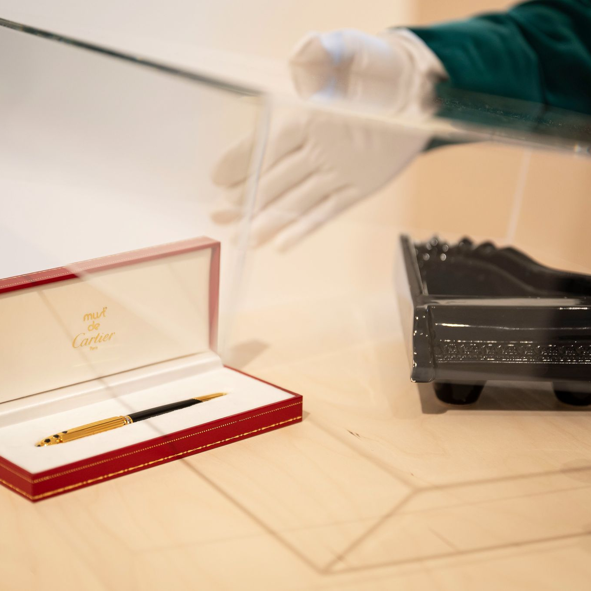 Mit einem «Starfighter»-Helm auf dem Kopf flog Udo Jürgens einst in 10.000 Metern Höhe. - Foto: Lukas Barth/dpa