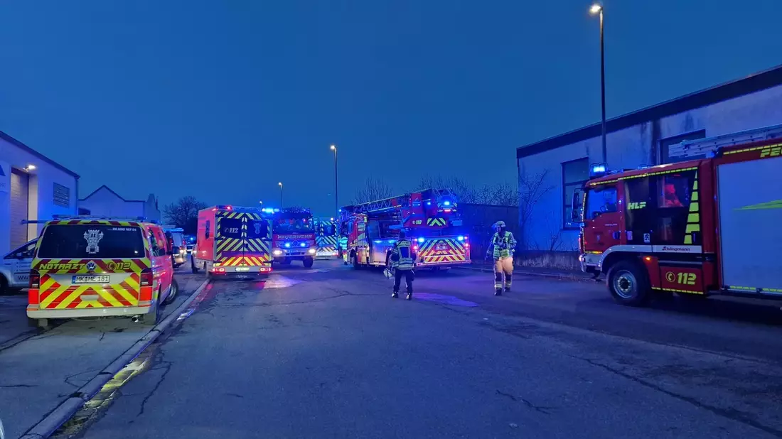 FW Menden: Verstorbene Person nach Brand in Werkstatt - Bild: presseportal.de