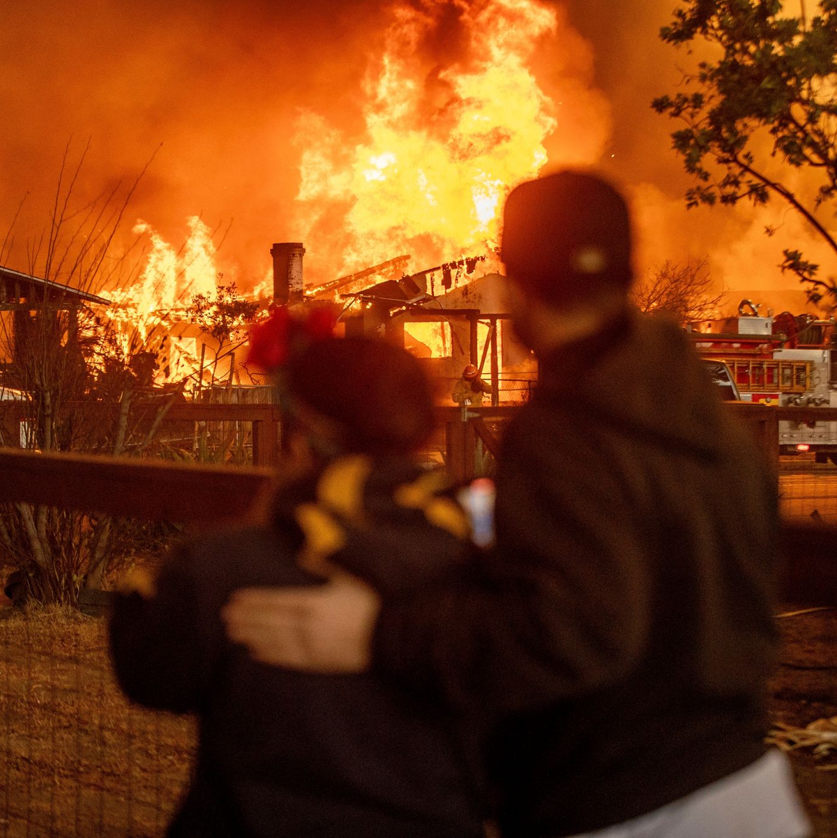 Die Waldbrände in Kalifornien kosten die Versicherer Hannover Rück und Munich Re viel Geld. (Archivbild) - Foto: Ethan Swope/AP/dpa