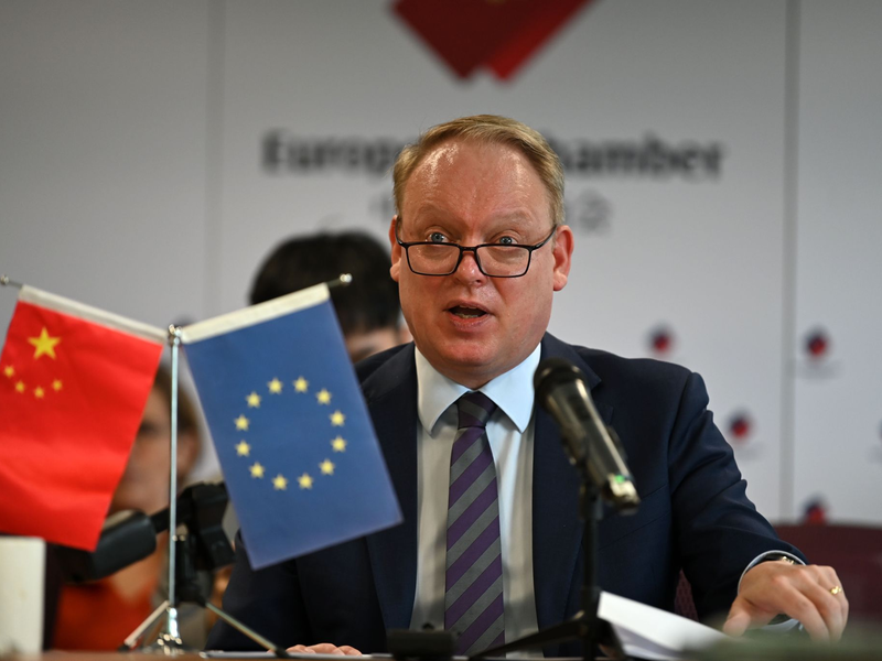 Laut der EU-Handelskammer-Präsiden Jens Eskelund isolieren europäische Firmen in China ihr Geschäft vom Rest der Welt. (Archivbild) - Foto: Johannes Neudecker/dpa