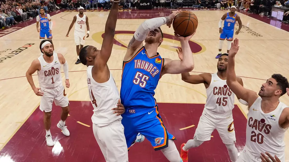 Isaiah Hartenstein (M.) machte ein starkes Spiel. - Bild: Sue Ogrocki/AP/dpa