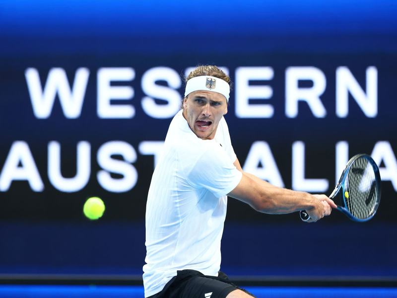 Alexander Zverev spielt in der ersten Runde gegen den Franzosen Lucas Pouille. - Foto: Trevor Collens/AP/dpa