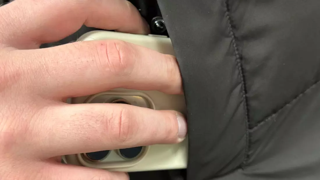 POL-DO: Täter sind spezialisiert auf Smartphones von Frauen: Polizei warnt vor Taschendiebstählen in Drogeriemärkten in der Innenstadt - Bild: presseportal.de