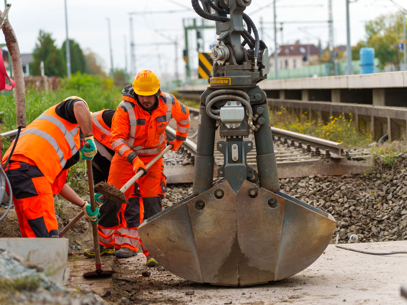 Der Aufsichtsratschef der Deutschen Bahn, Werner Gatzer, hält 150 Milliarden Euro für die langfristige Ertüchtigung der Bahn-Infrastruktur für erforderlich. (Archivbild) - Foto: Andreas Arnold/dpa