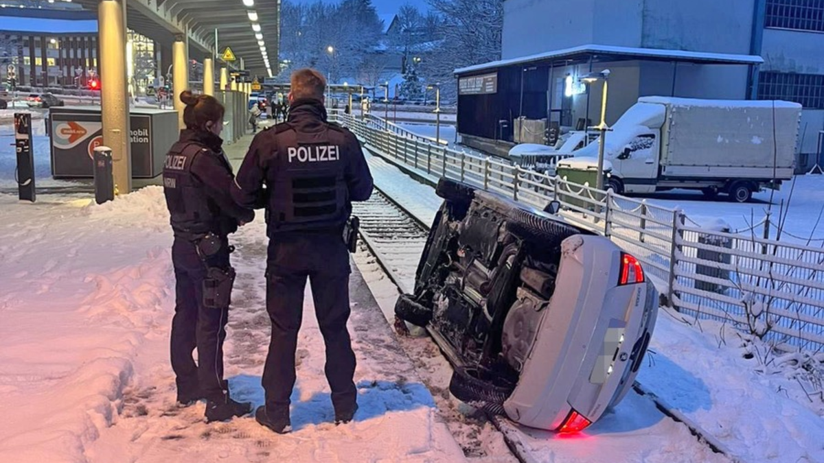 POL-MK: Erste Schneebilanz: Fünf Verletzte und PKW im Bahngleis - Foto: presseportal.de