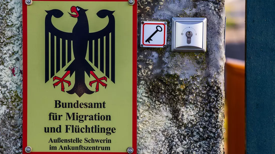 Im Jahr 2024 ist die Zahl der Asylanträge in Deutschland deutlich zurückgegangen. (Archivbild). - Bild: Jens Büttner/dpa