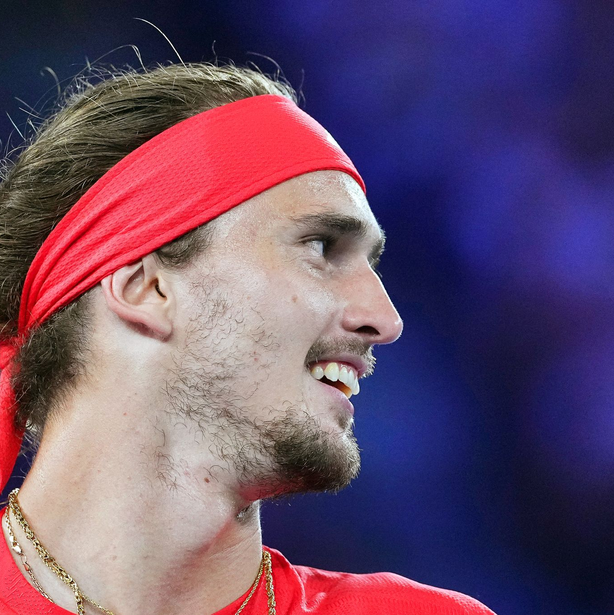 Alexander Zverev (l) und Novak Djokovic trafen kurz vor Start der Australian Open in einem Showmatch aufeinander. - Foto: Vincent Thian/AP/dpa